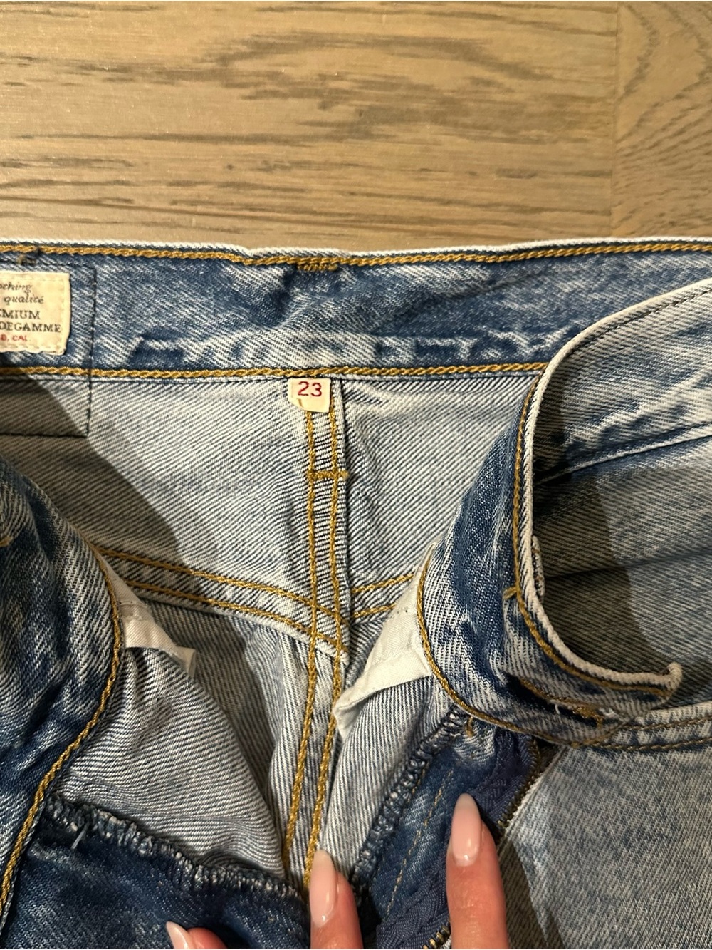 Levi’s Ribcage Jeans - Picture 2 of 2